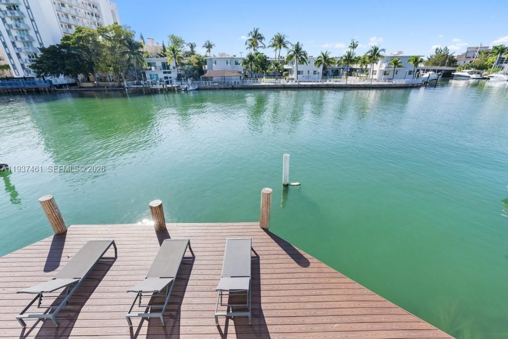 For Sale: $1,595,000 (3 beds, 3 baths, 1632 Square Feet)