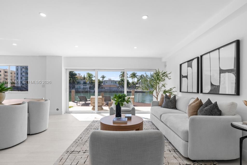 For Sale: $1,595,000 (3 beds, 3 baths, 1632 Square Feet)