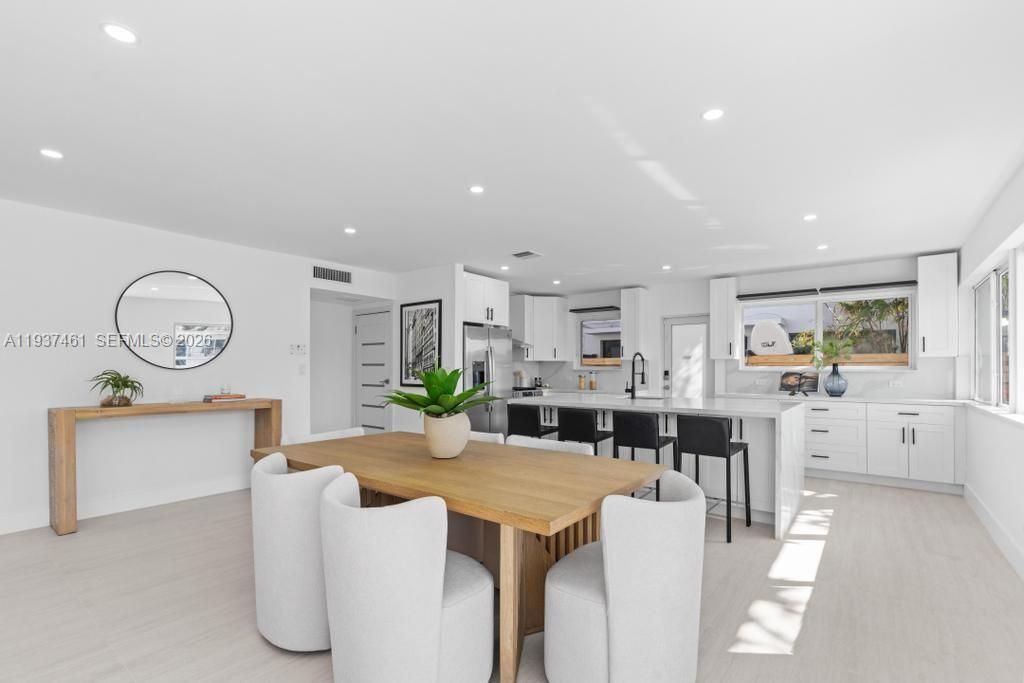 For Sale: $1,595,000 (3 beds, 3 baths, 1632 Square Feet)