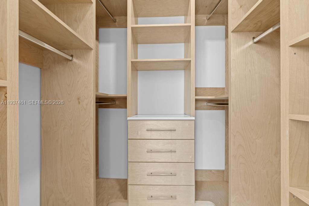 For Sale: $1,595,000 (3 beds, 3 baths, 1632 Square Feet)