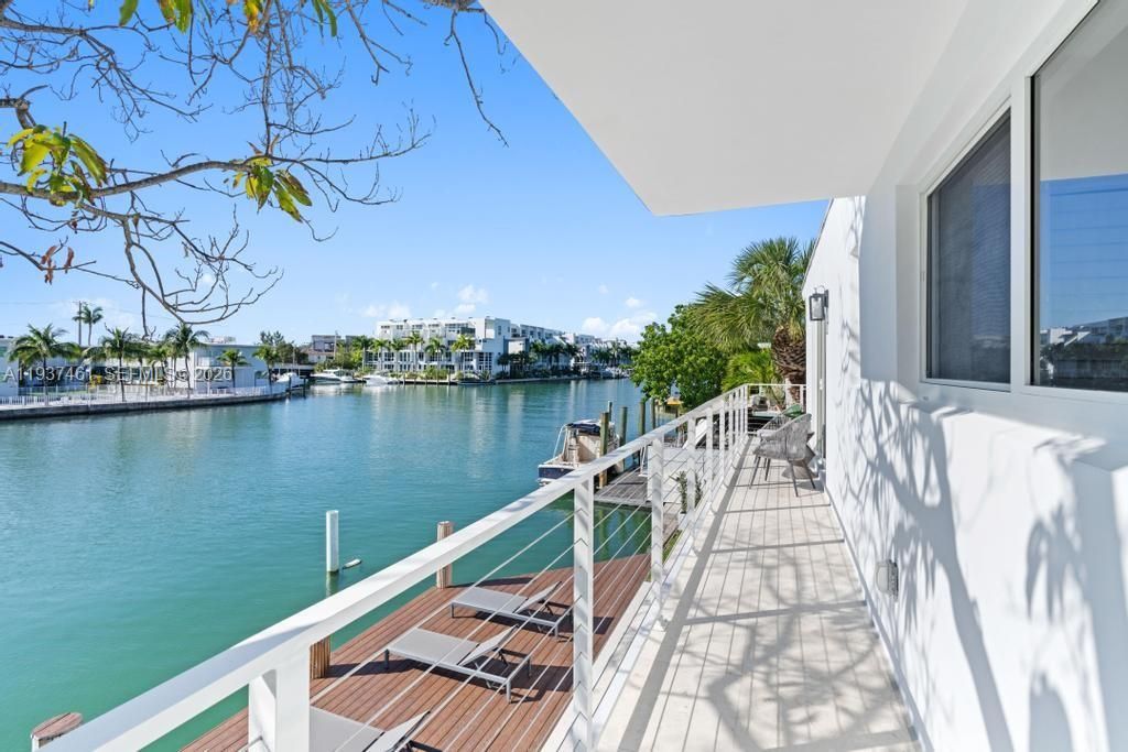 For Sale: $1,595,000 (3 beds, 3 baths, 1632 Square Feet)