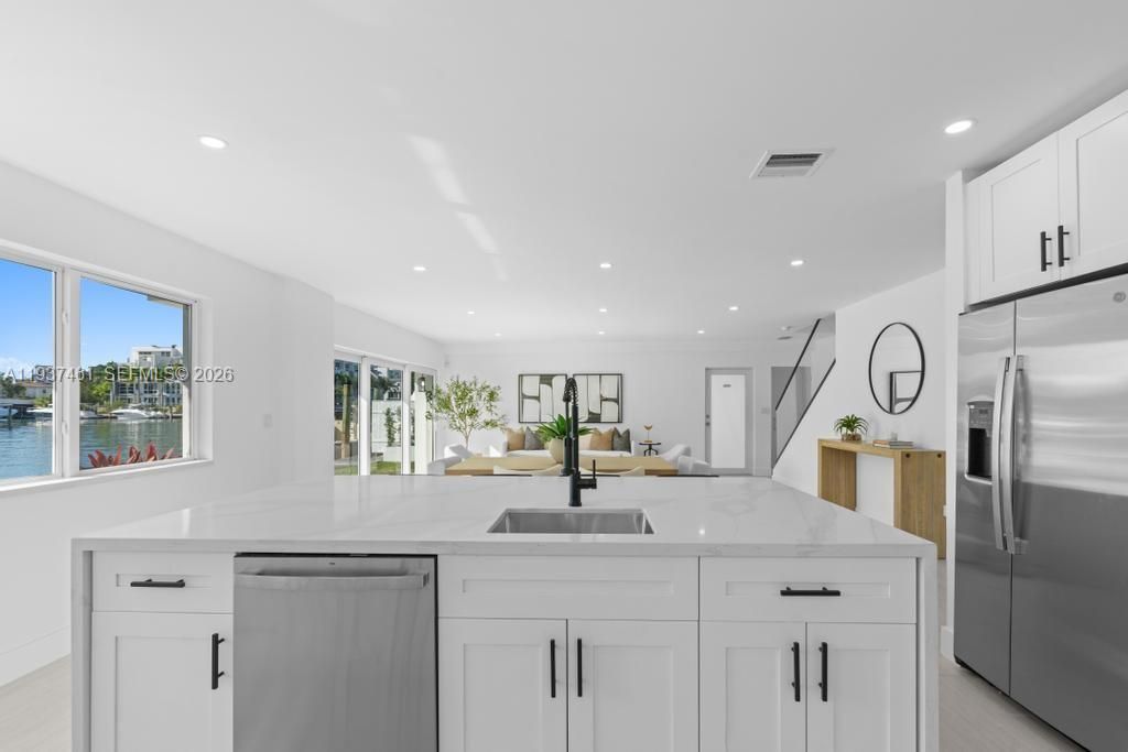 For Sale: $1,595,000 (3 beds, 3 baths, 1632 Square Feet)