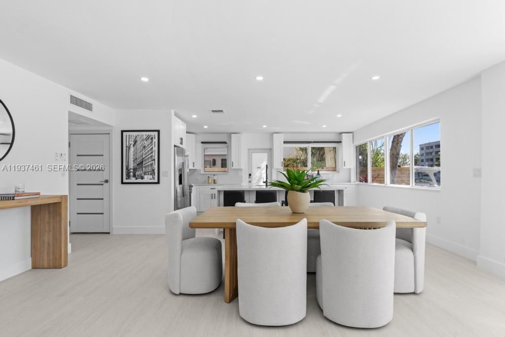 For Sale: $1,595,000 (3 beds, 3 baths, 1632 Square Feet)