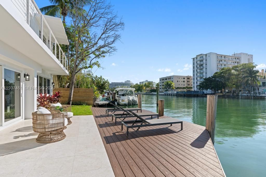 For Sale: $1,595,000 (3 beds, 3 baths, 1632 Square Feet)