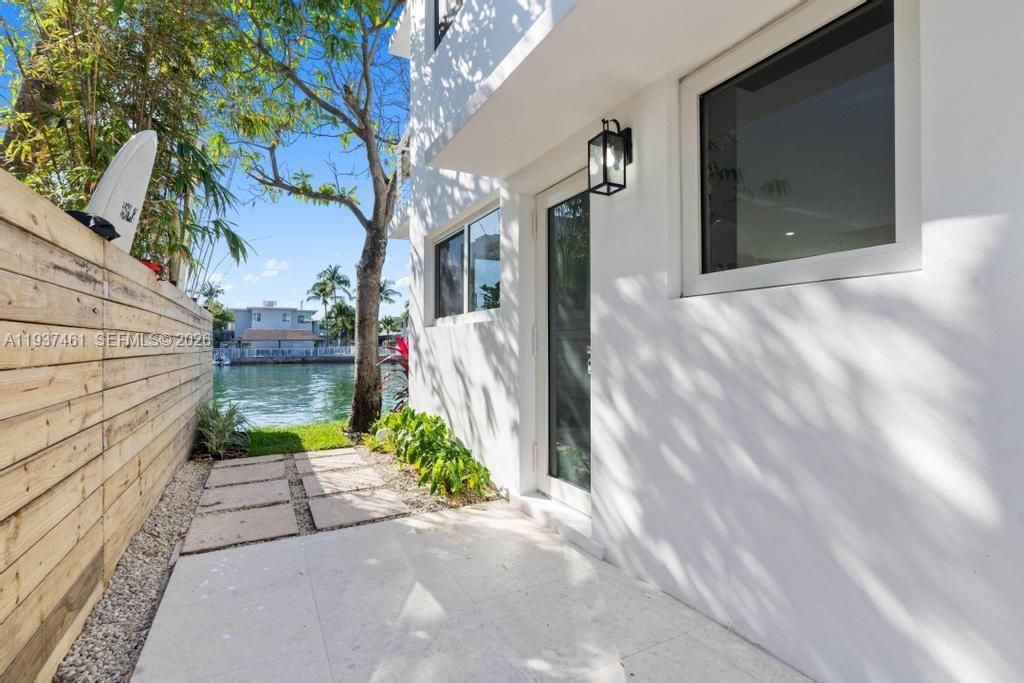 For Sale: $1,595,000 (3 beds, 3 baths, 1632 Square Feet)