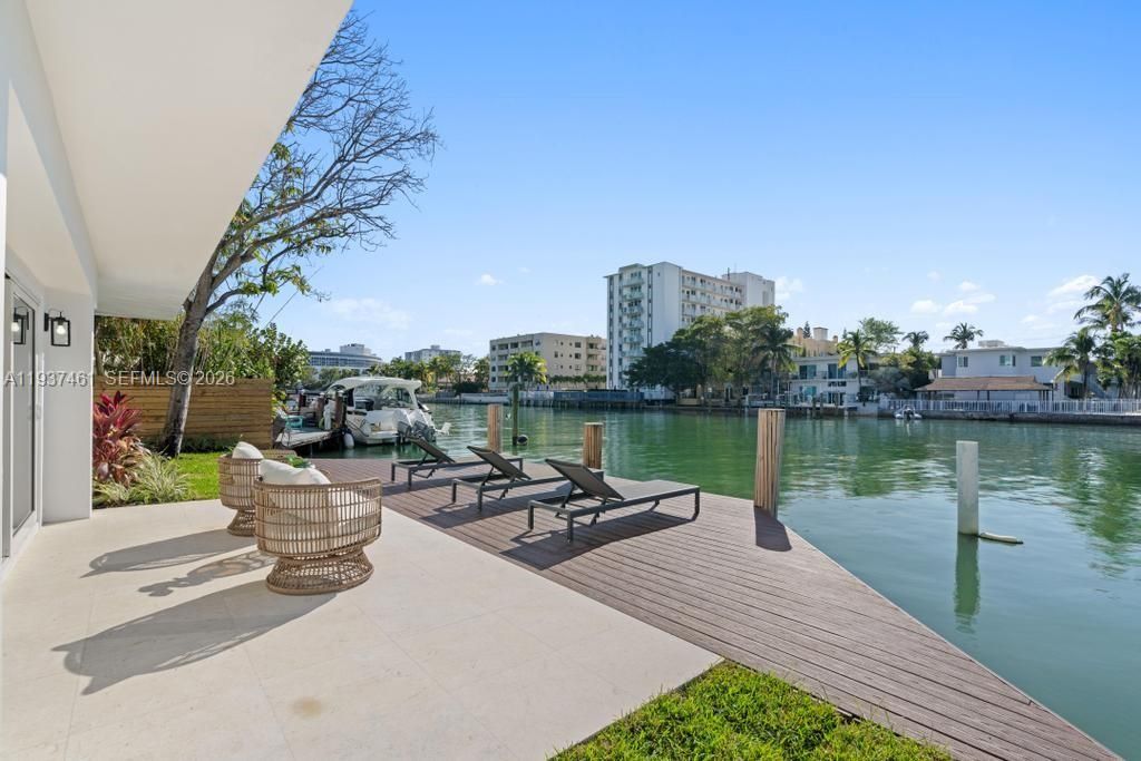 For Sale: $1,595,000 (3 beds, 3 baths, 1632 Square Feet)