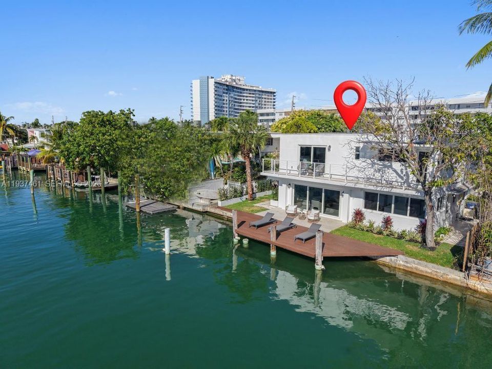 For Sale: $1,595,000 (3 beds, 3 baths, 1632 Square Feet)