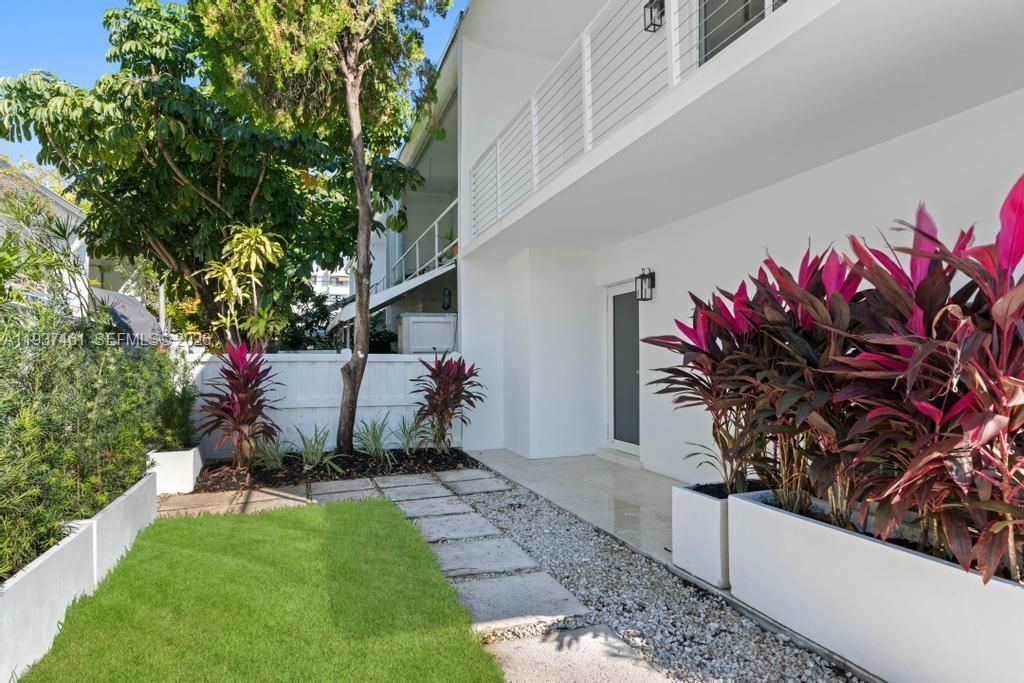 For Sale: $1,595,000 (3 beds, 3 baths, 1632 Square Feet)