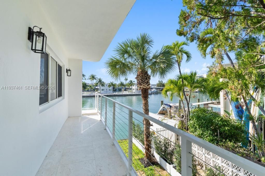 For Sale: $1,595,000 (3 beds, 3 baths, 1632 Square Feet)