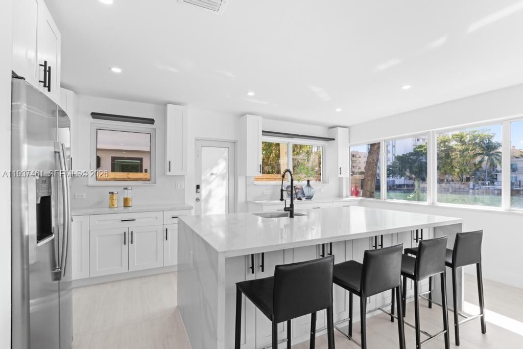 For Sale: $1,595,000 (3 beds, 3 baths, 1632 Square Feet)