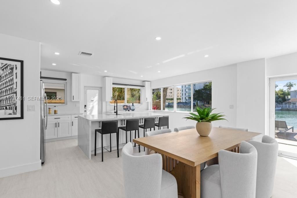 For Sale: $1,595,000 (3 beds, 3 baths, 1632 Square Feet)