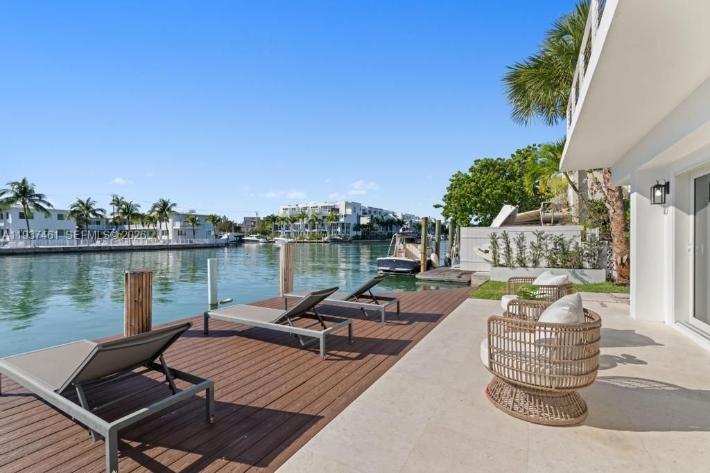 For Sale: $1,595,000 (3 beds, 3 baths, 1632 Square Feet)