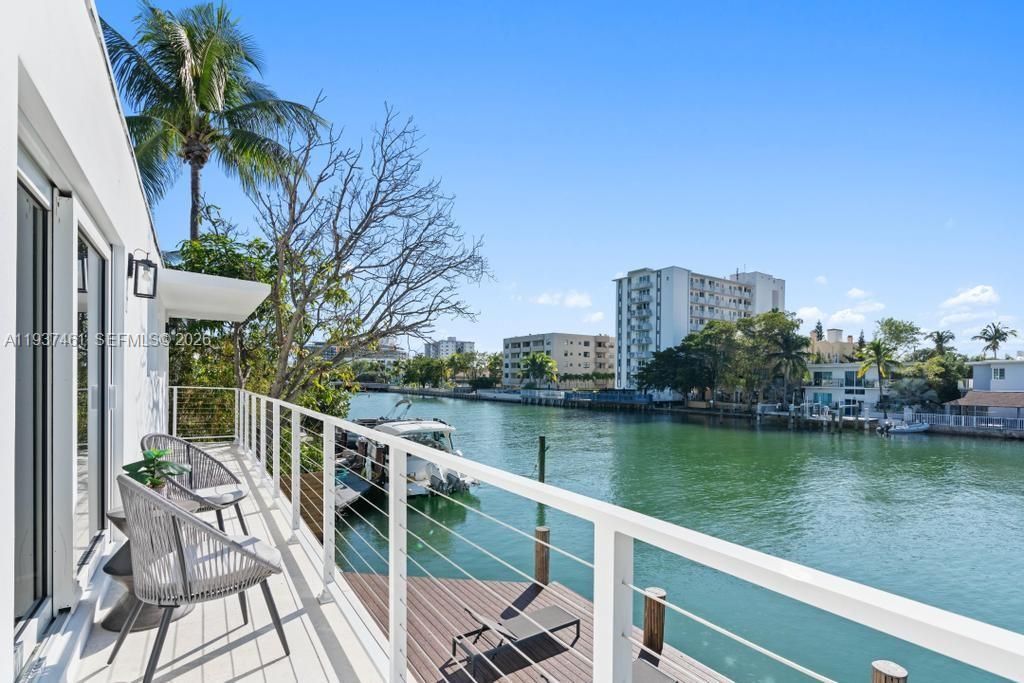 For Sale: $1,595,000 (3 beds, 3 baths, 1632 Square Feet)