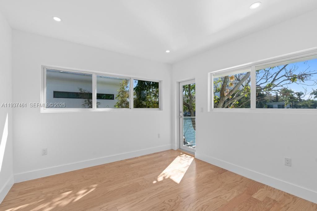 For Sale: $1,595,000 (3 beds, 3 baths, 1632 Square Feet)