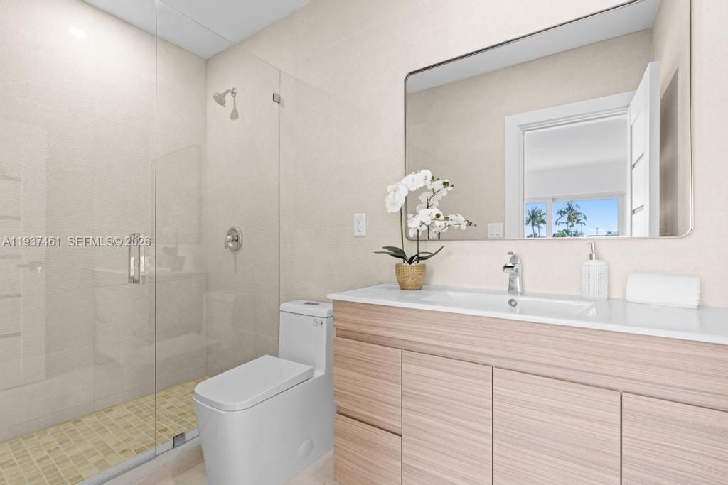 For Sale: $1,595,000 (3 beds, 3 baths, 1632 Square Feet)