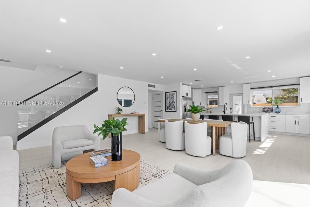 For Sale: $1,595,000 (3 beds, 3 baths, 1632 Square Feet)