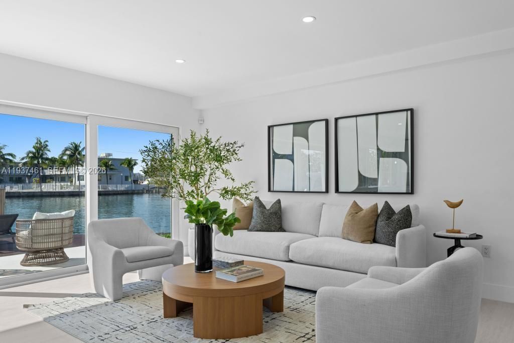 For Sale: $1,595,000 (3 beds, 3 baths, 1632 Square Feet)