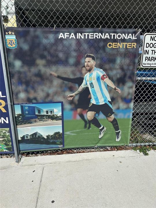 Ubicado a 2 cuadras de distancia del nuevo centro de entrenamiento y concentracion de la Seleccion Argentina de Futbol
