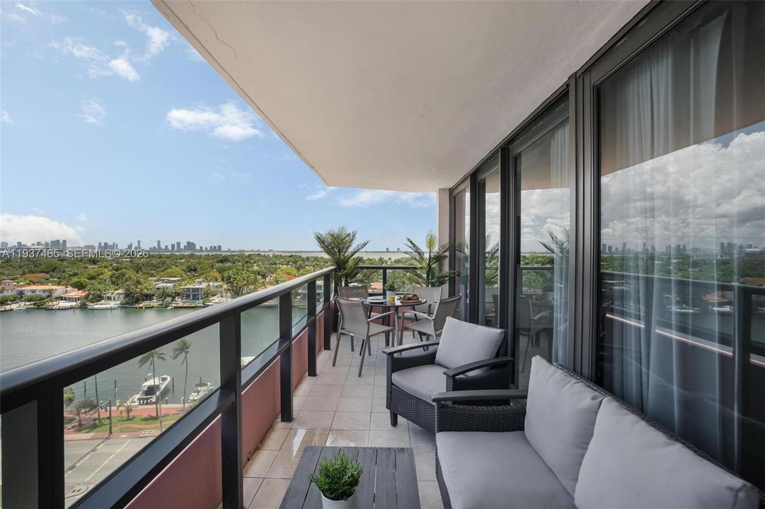 En Venta: $1,349,000 (4 camas, 3 baños, 1800 Pies cuadrados)