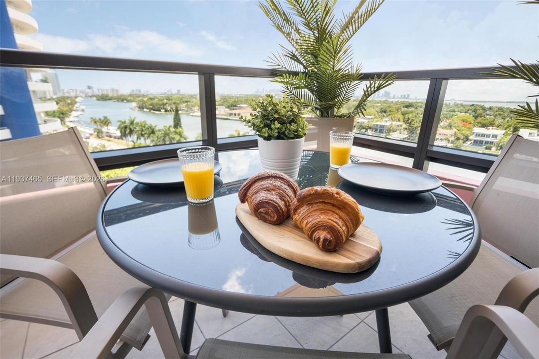 En Venta: $1,349,000 (4 camas, 3 baños, 1800 Pies cuadrados)