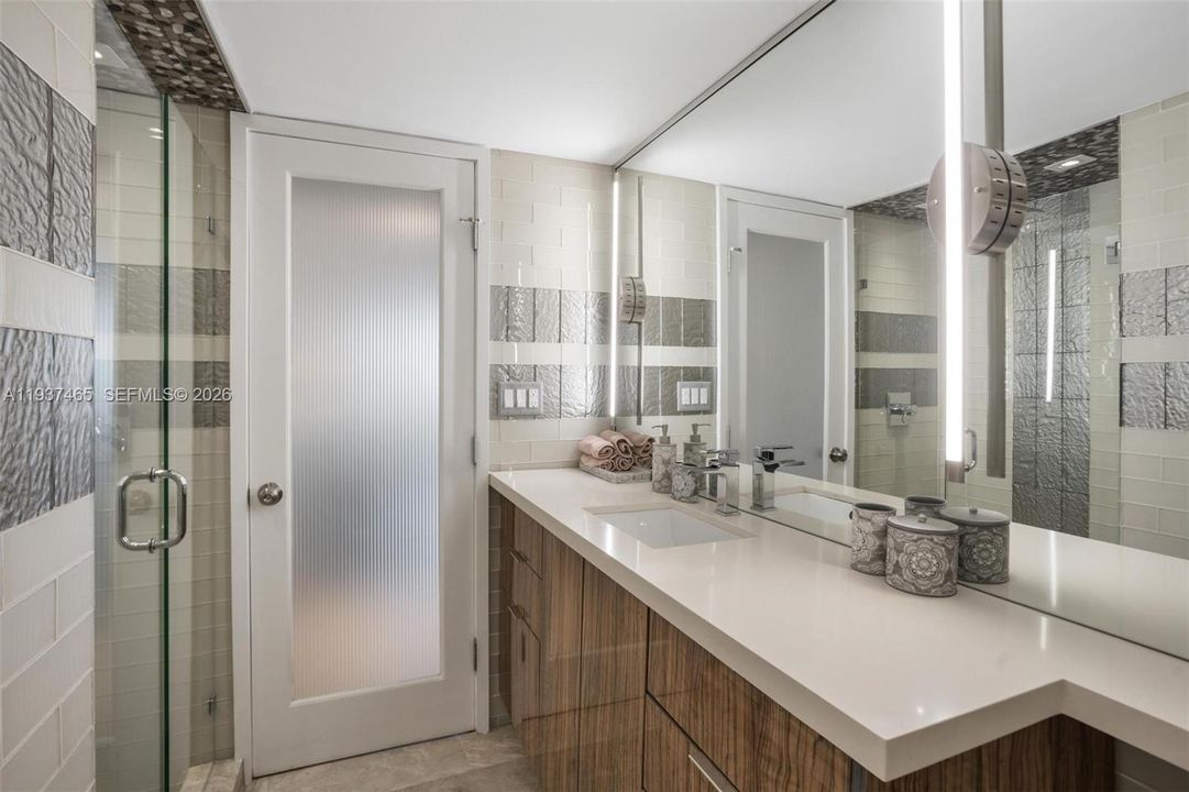 En Venta: $1,349,000 (4 camas, 3 baños, 1800 Pies cuadrados)