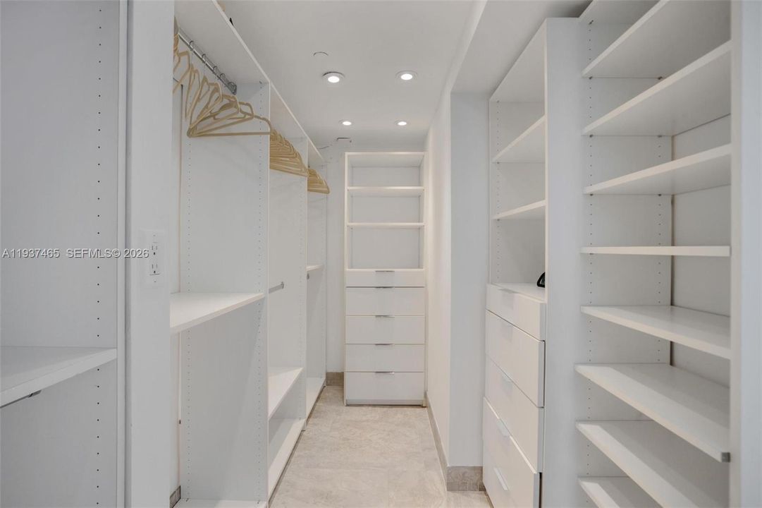 En Venta: $1,349,000 (4 camas, 3 baños, 1800 Pies cuadrados)