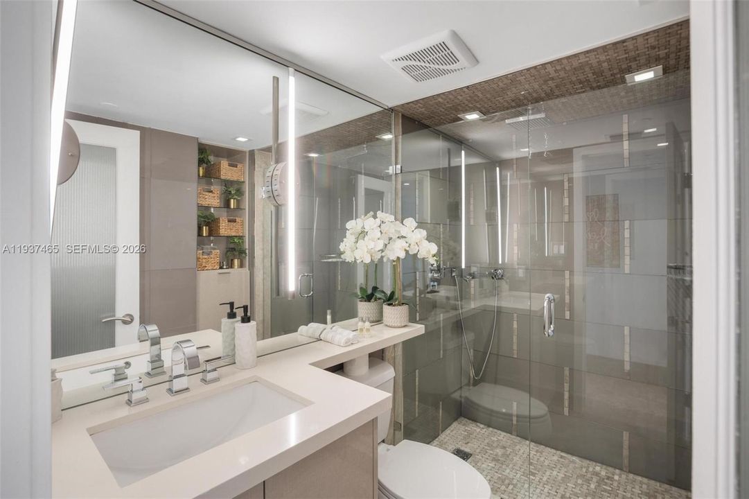 En Venta: $1,349,000 (4 camas, 3 baños, 1800 Pies cuadrados)