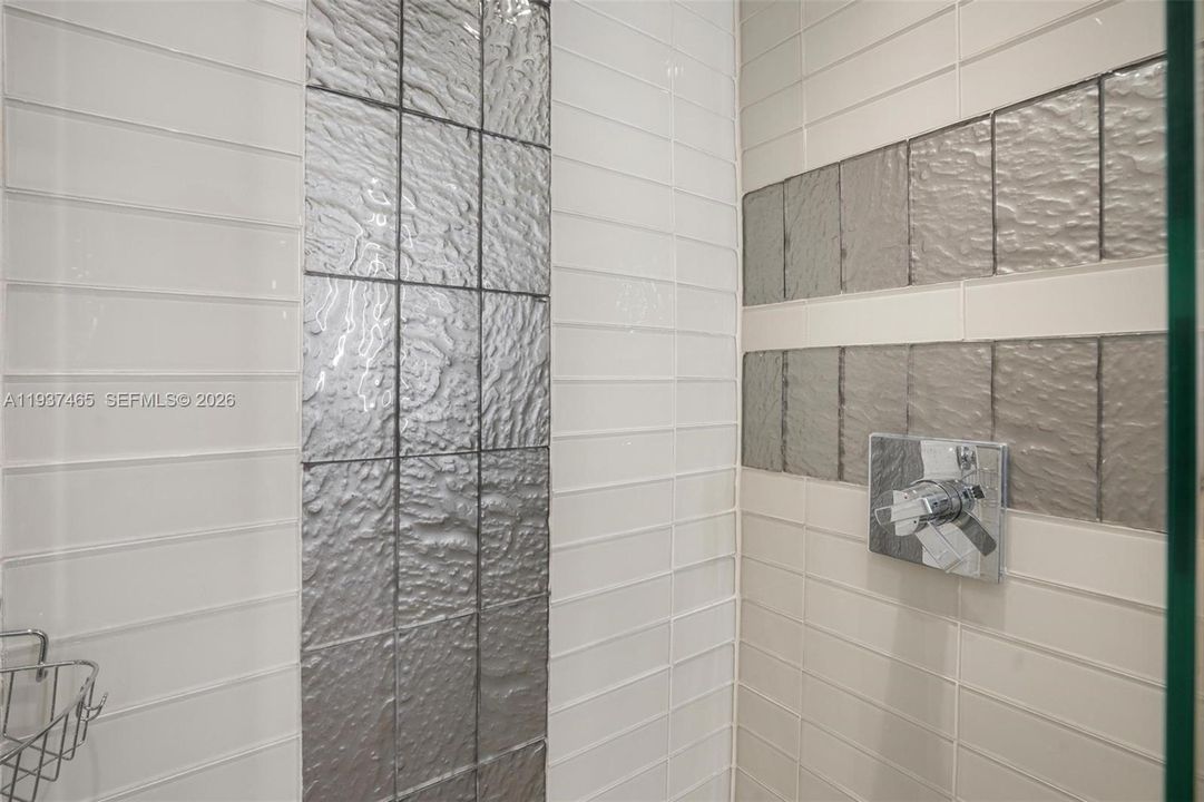 En Venta: $1,349,000 (4 camas, 3 baños, 1800 Pies cuadrados)