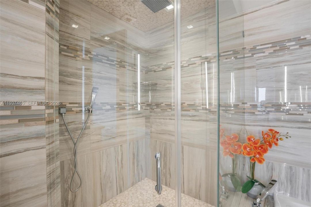 En Venta: $1,349,000 (4 camas, 3 baños, 1800 Pies cuadrados)