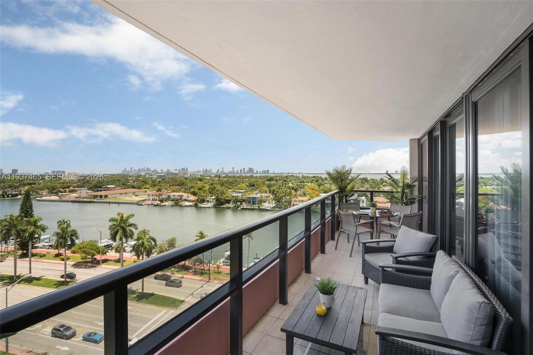 En Venta: $1,349,000 (4 camas, 3 baños, 1800 Pies cuadrados)