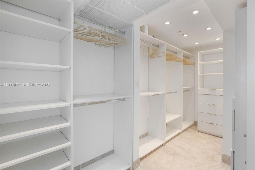 En Venta: $1,349,000 (4 camas, 3 baños, 1800 Pies cuadrados)