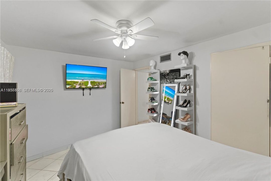 На продажу: $220,000 (2 спален, 1 ванн, 998 Квадратных фут)