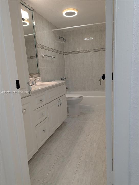 На продажу: $220,000 (2 спален, 1 ванн, 998 Квадратных фут)