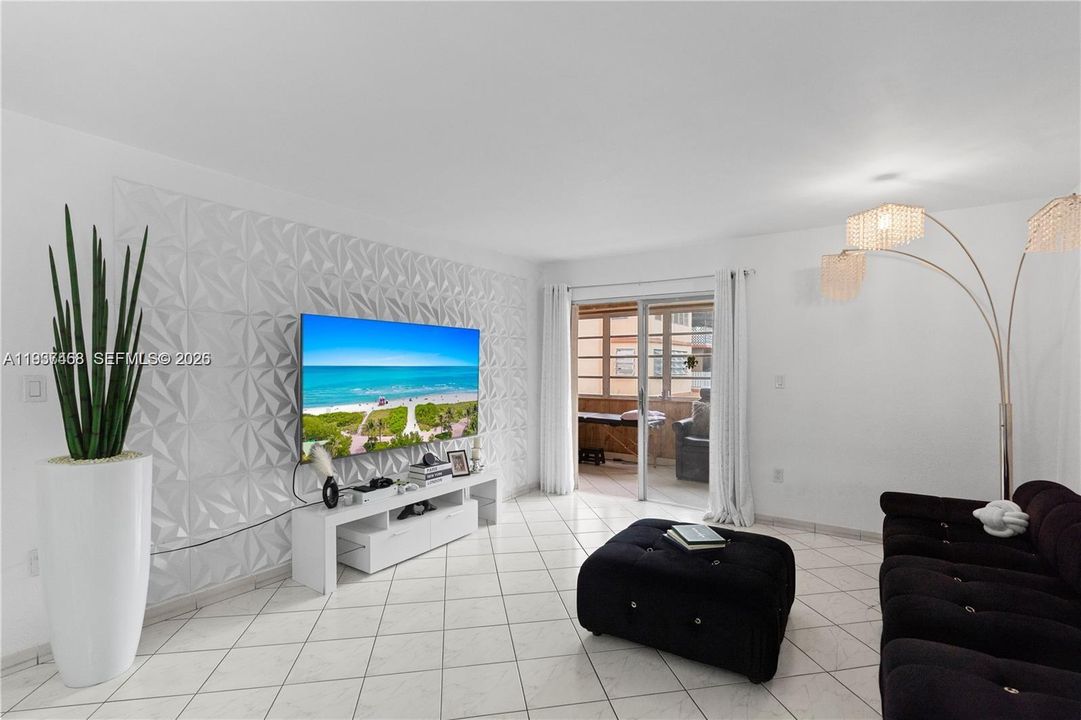 На продажу: $220,000 (2 спален, 1 ванн, 998 Квадратных фут)