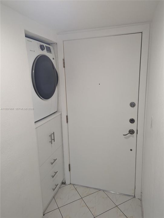 На продажу: $220,000 (2 спален, 1 ванн, 998 Квадратных фут)