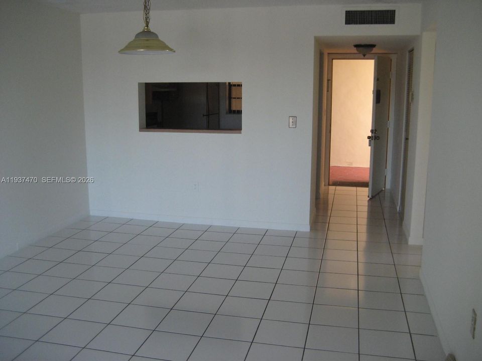 出租: $2,000 (2 贝兹, 2 浴室, 936 平方英尺)