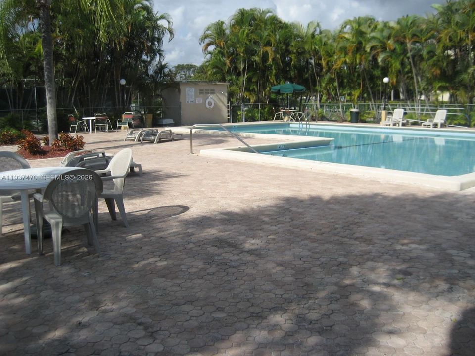 出租: $2,000 (2 贝兹, 2 浴室, 936 平方英尺)