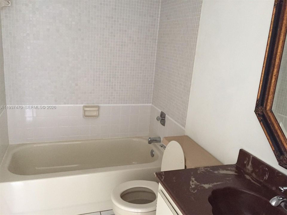 出租: $2,000 (2 贝兹, 2 浴室, 936 平方英尺)