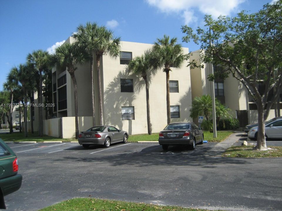 出租: $2,000 (2 贝兹, 2 浴室, 936 平方英尺)