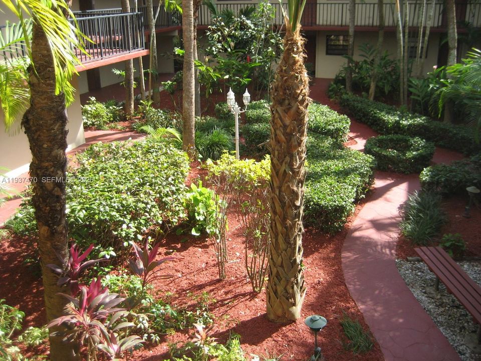 出租: $2,000 (2 贝兹, 2 浴室, 936 平方英尺)