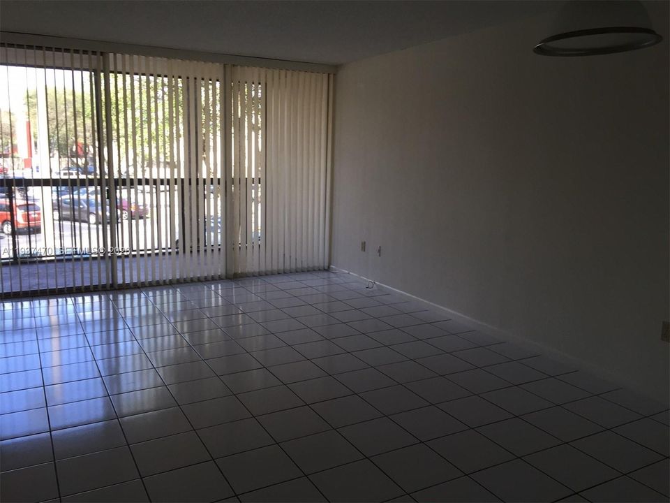 出租: $2,000 (2 贝兹, 2 浴室, 936 平方英尺)