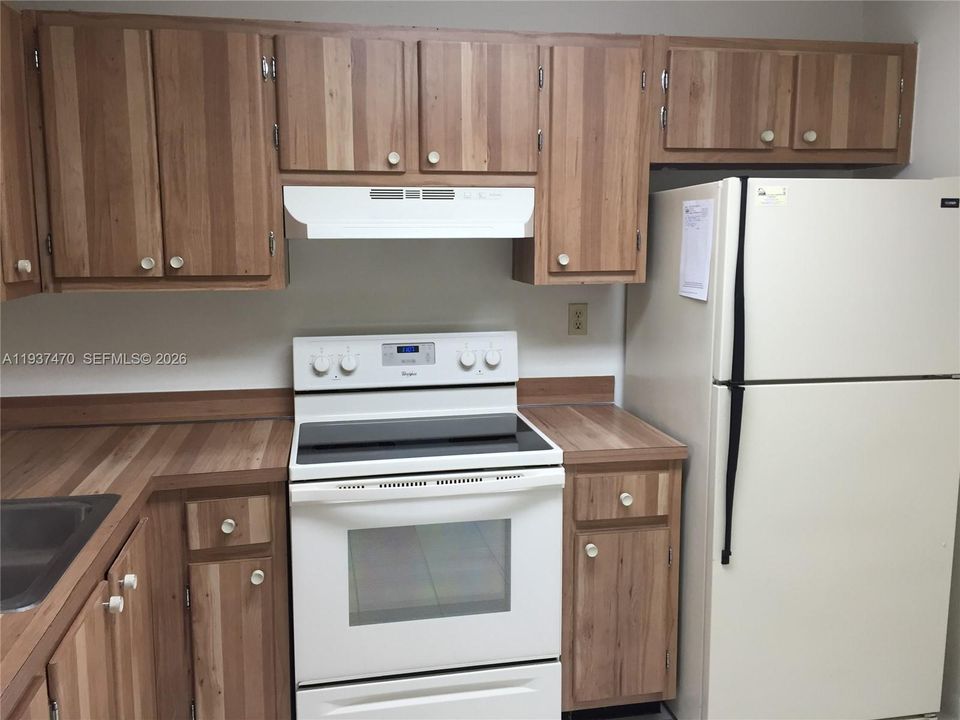 出租: $2,000 (2 贝兹, 2 浴室, 936 平方英尺)