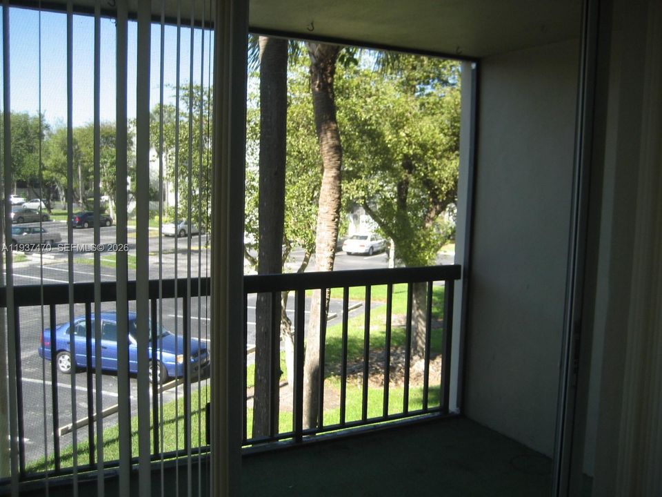 出租: $2,000 (2 贝兹, 2 浴室, 936 平方英尺)