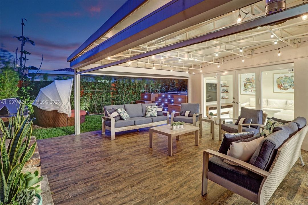 待售: $2,295,000 (5 贝兹, 3 浴室, 2313 平方英尺)