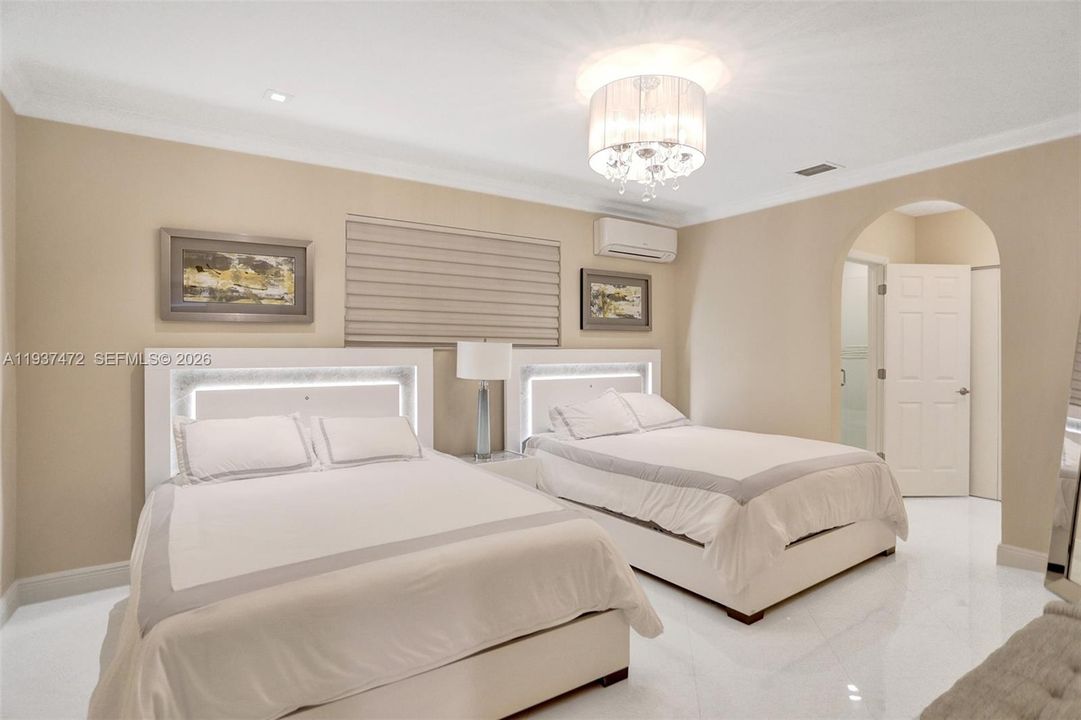 待售: $2,295,000 (5 贝兹, 3 浴室, 2313 平方英尺)