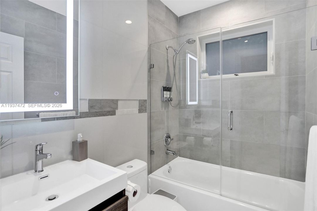 待售: $2,295,000 (5 贝兹, 3 浴室, 2313 平方英尺)