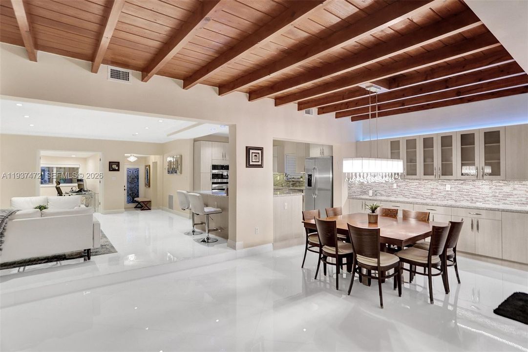 待售: $2,295,000 (5 贝兹, 3 浴室, 2313 平方英尺)