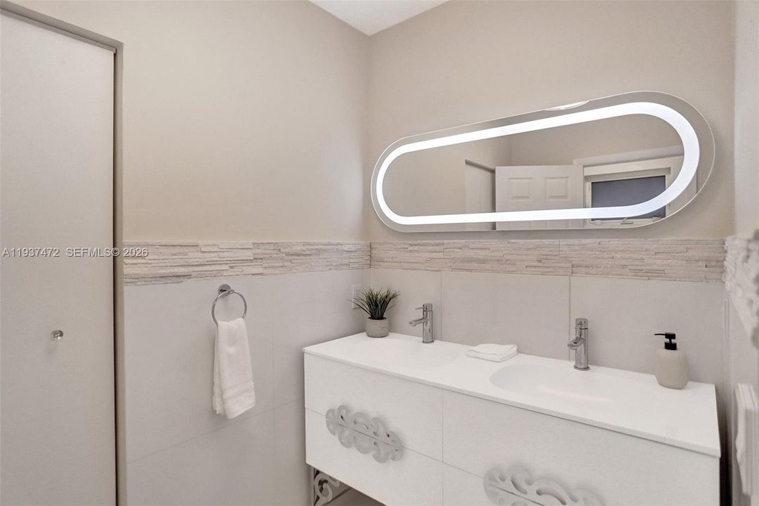 待售: $2,295,000 (5 贝兹, 3 浴室, 2313 平方英尺)