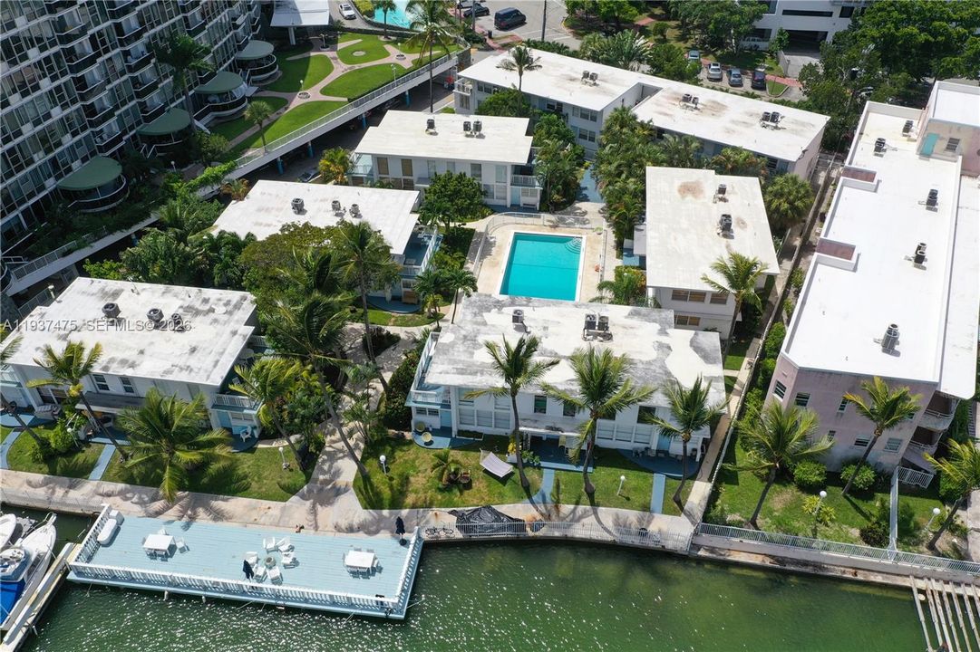 For Rent: $2,300 (1 beds, 1 baths, 740 Square Feet)