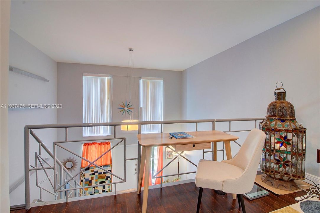 For Rent: $2,300 (1 beds, 1 baths, 740 Square Feet)